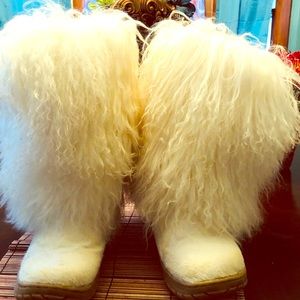 Bearpaw Boetis Winter white boot/ used